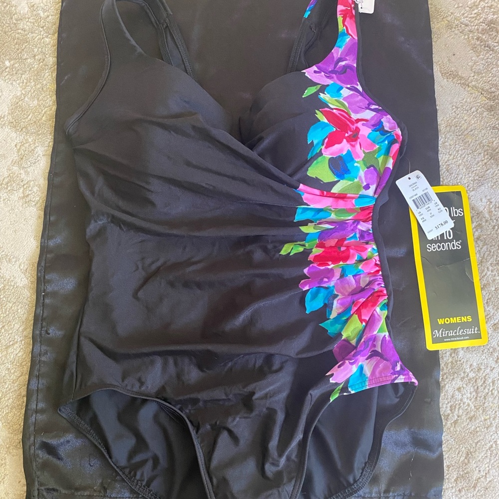 NWT miracle suit size 16W black with pretty floral print